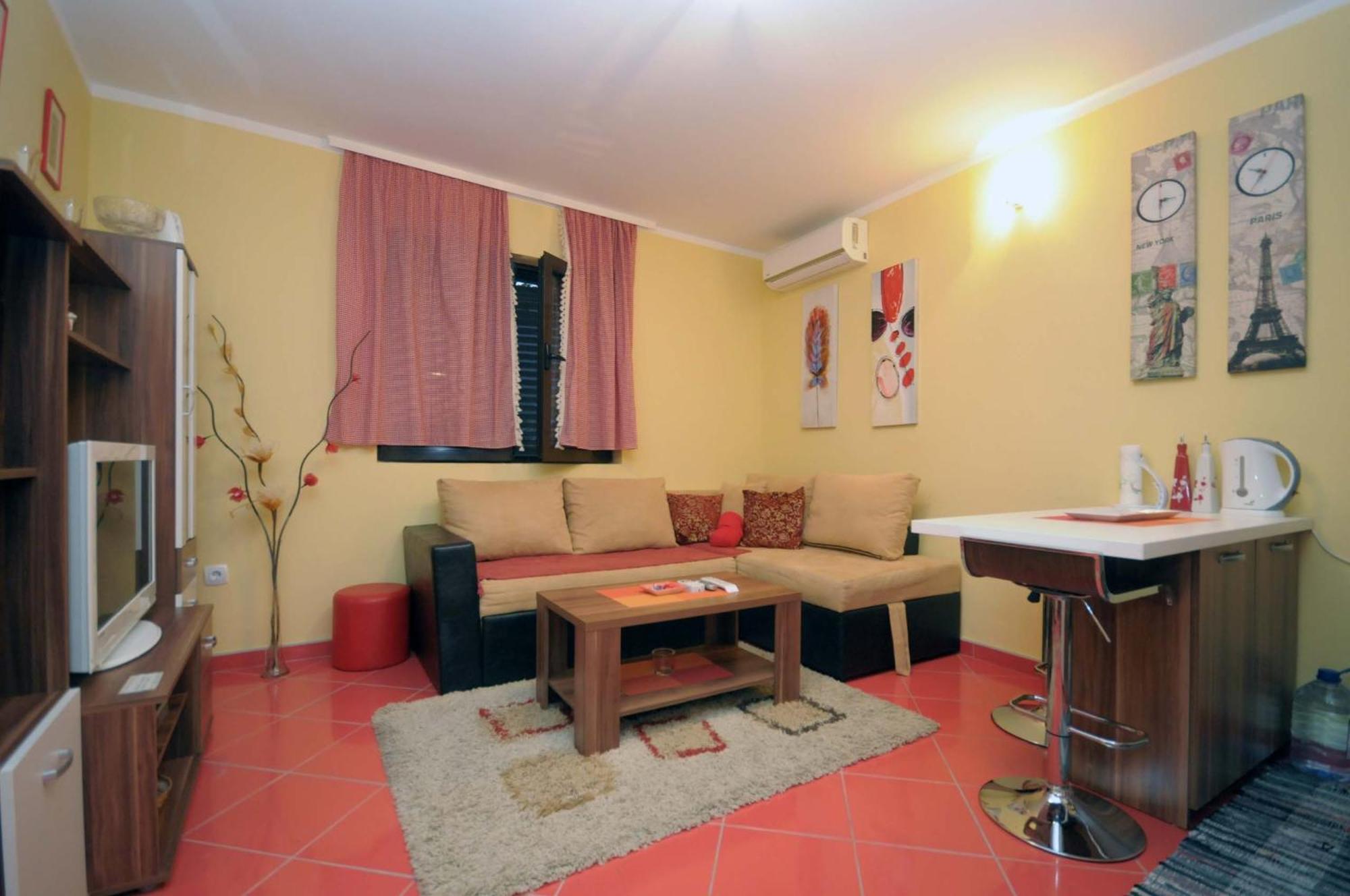 Bjelica Apartments Kotor Bilik gambar