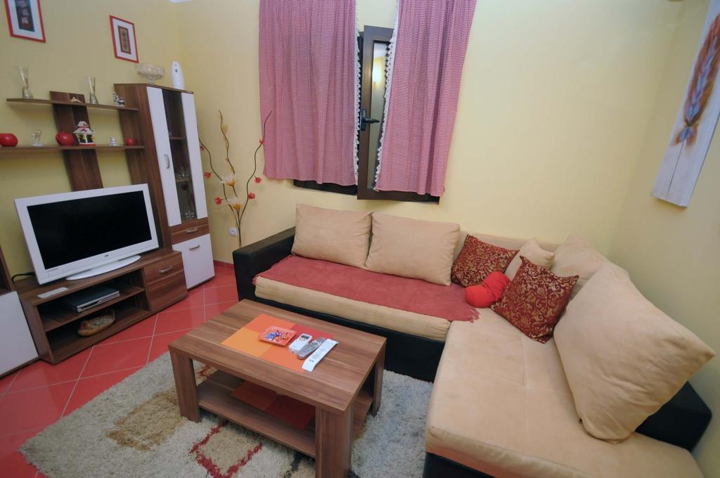 Bjelica Apartments Kotor Bilik gambar